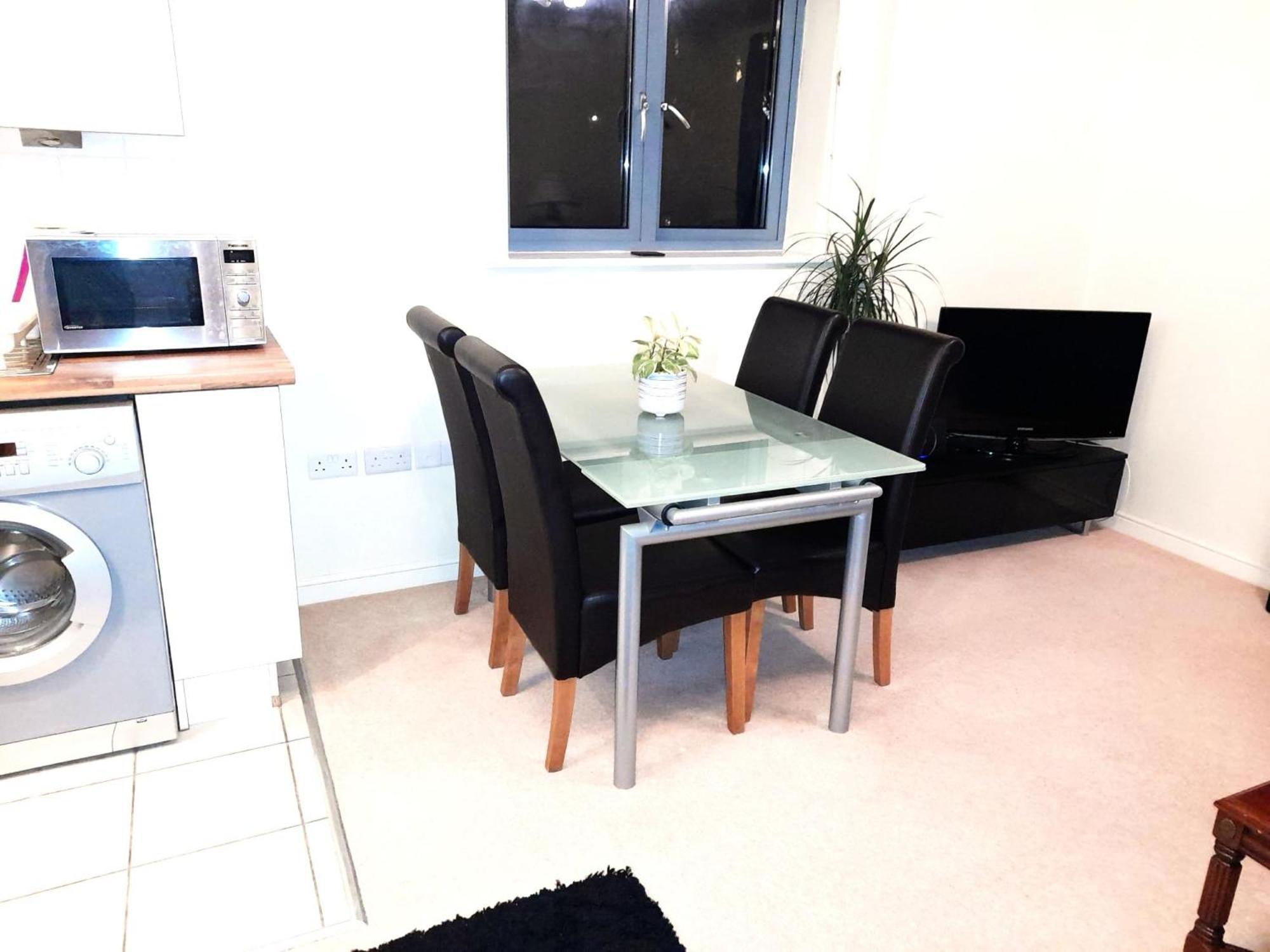 Oxford Apartment-- Free Parking 2 Bedrooms-2Bathrooms-Located In Jericho Oxford Close To Bus And Rail Station ภายนอก รูปภาพ